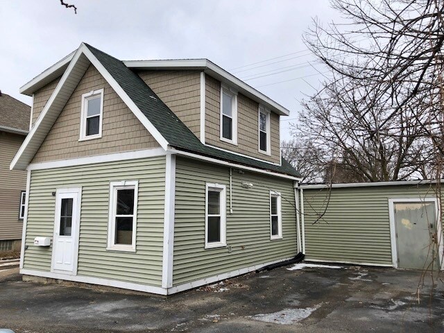 Building Photo - 2645 Milwaukee St