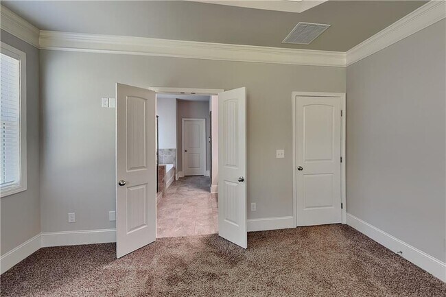 Building Photo - 6945 Daylily Ln