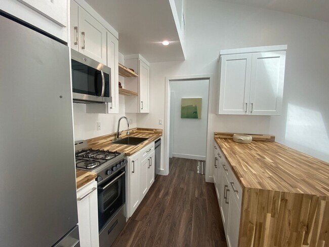 Building Photo - 5135 N Eagle Rock Blvd