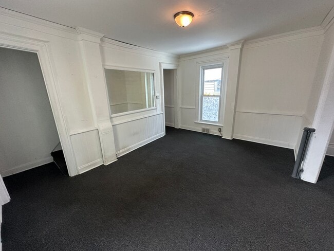 Building Photo - 190 Young St