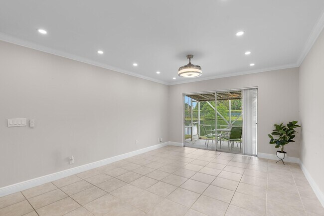 Building Photo - 8757 Bella Vista Dr