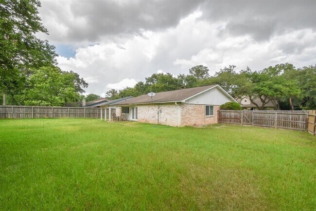 Building Photo - 4631 Lochshin Dr