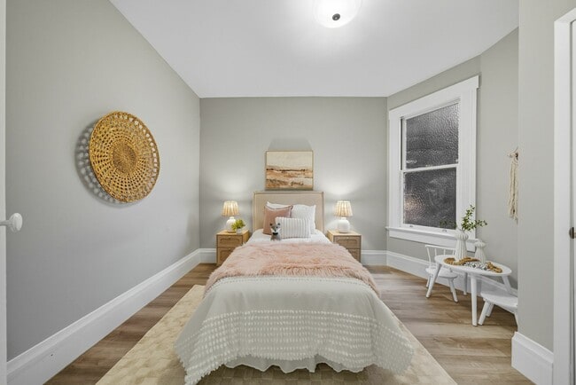 Building Photo - 438 30th St