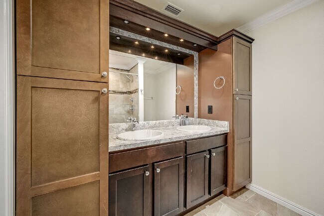 Building Photo - 3 bedroom, 2 bathroom townhome in Sonesta ...