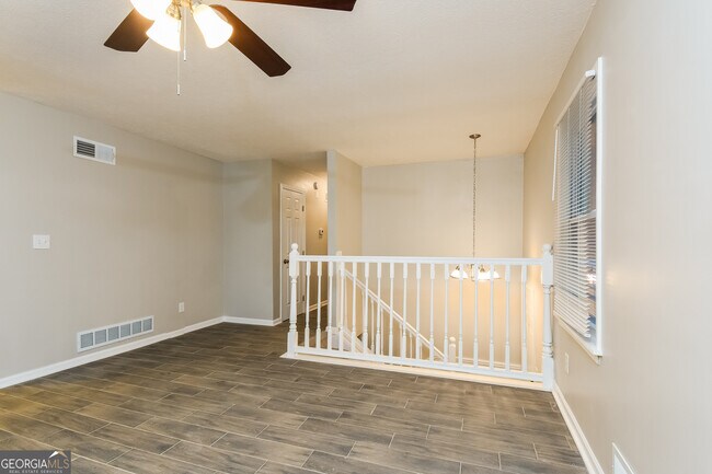 Building Photo - 8807 Crown Ct