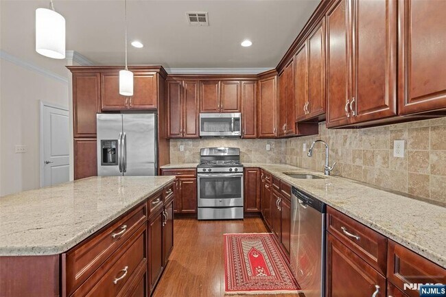 Building Photo - 52 Parkside Dr