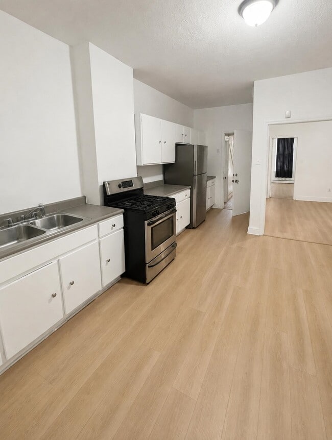 Building Photo - 406 WOODLAWN Ave