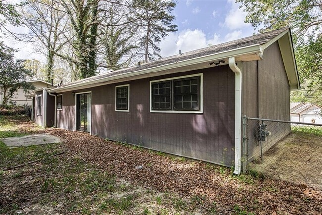 Building Photo - 6000 Mallory Rd