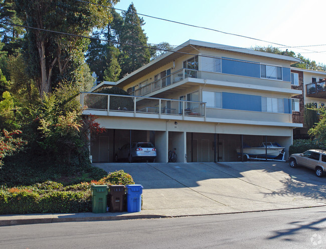 Primary Photo - 55 Roque Moraes Dr