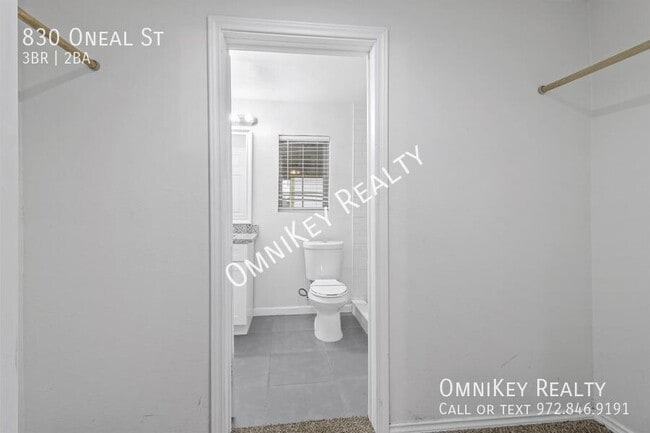 Building Photo - 830 Oneal St