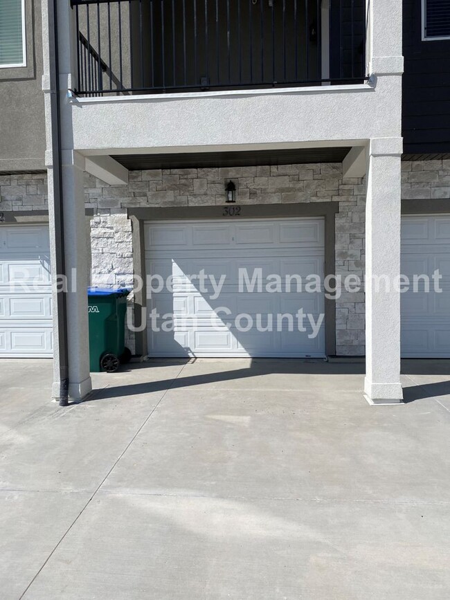 Building Photo - Small Pet Friendly Lehi Condo