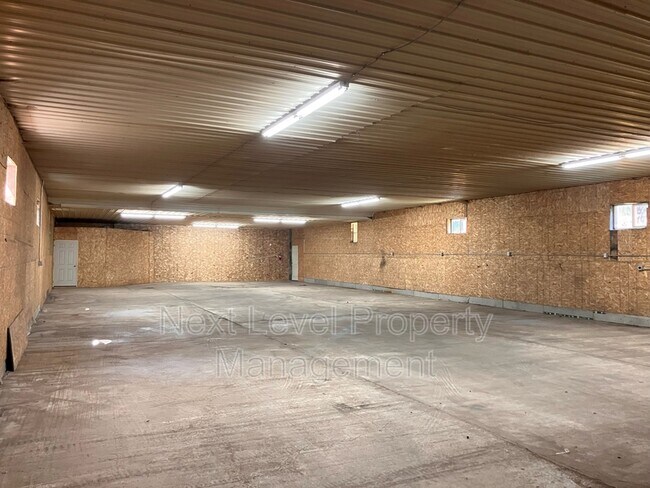 Building Photo - 212 Lake Blaine Dr
