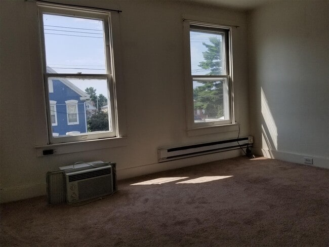 Building Photo - 211 W 5th St