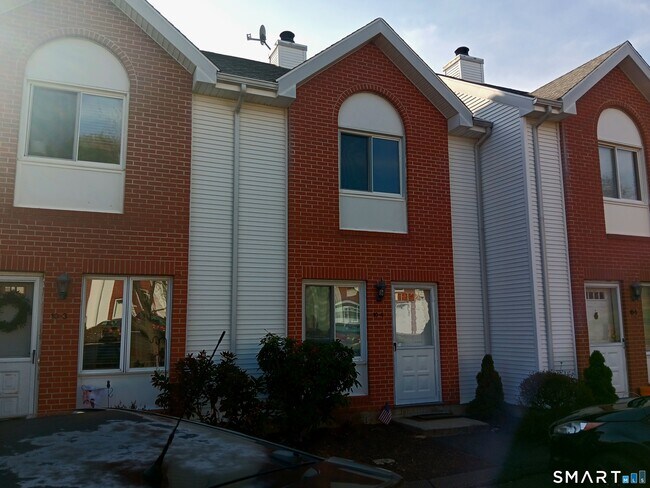 Building Photo - 585 Park Rd