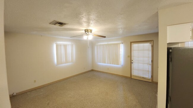 Building Photo - Cozy 3 bedroom/2 bath home - NO HOA