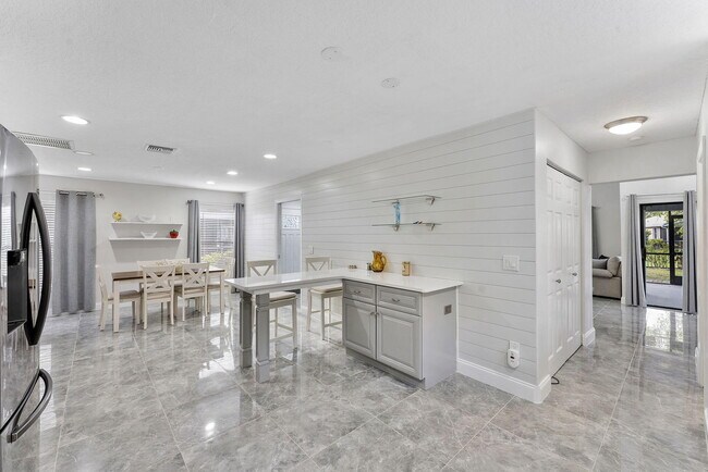 Building Photo - 8103 Covington Ct
