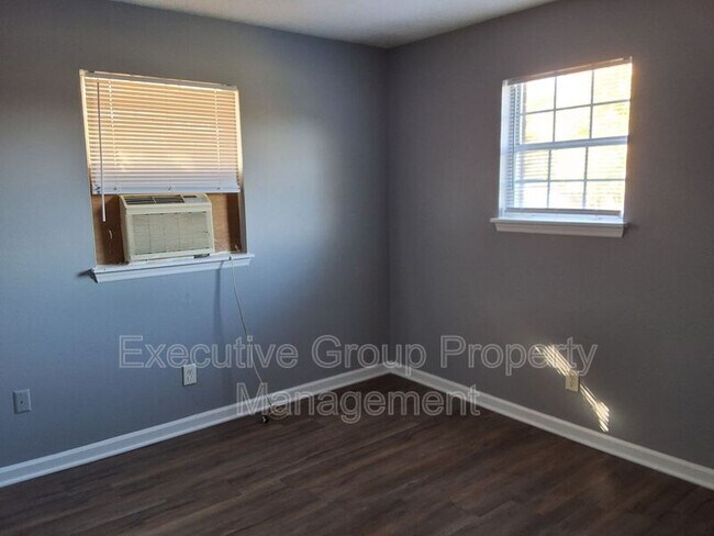 Building Photo - 310 Diecks Dr