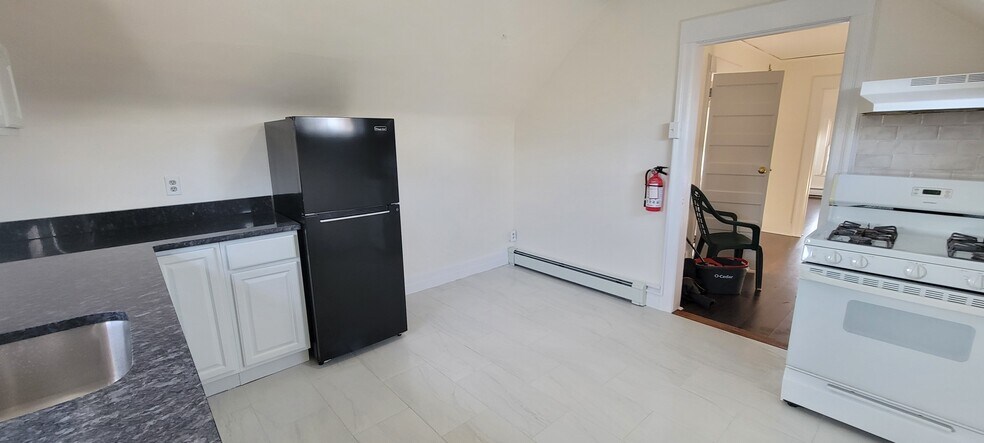 Building Photo - 44 Oberlin St