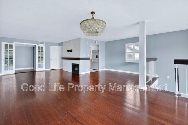 Building Photo - 2564 Navarra Dr