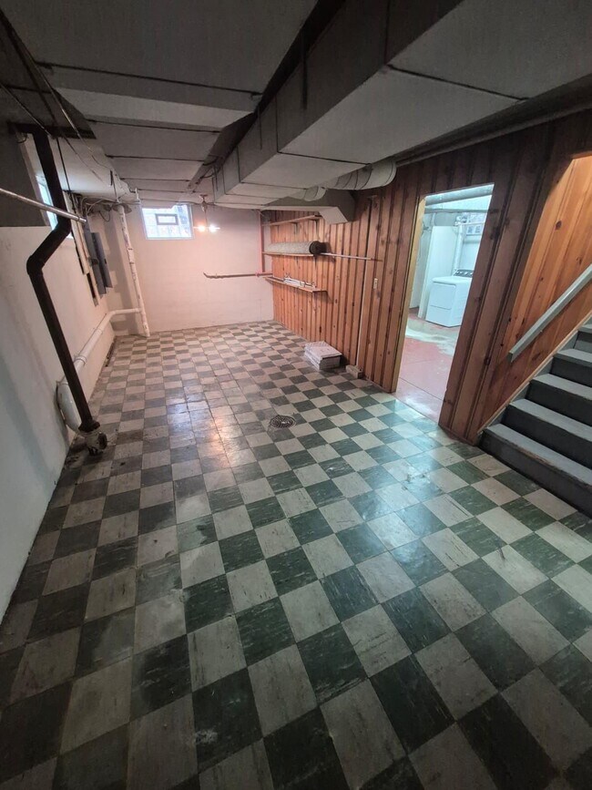 Building Photo - 2843 Ashland Ave