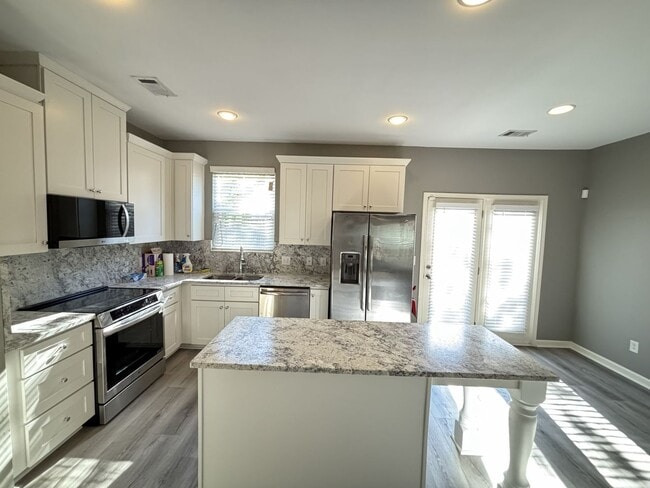 Building Photo - Gated Private Community! Spacious 3 Bedroo...