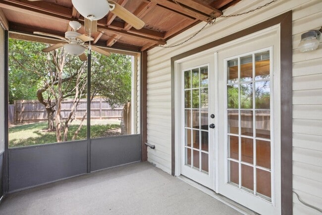Building Photo - 1300 Tuxford Cove
