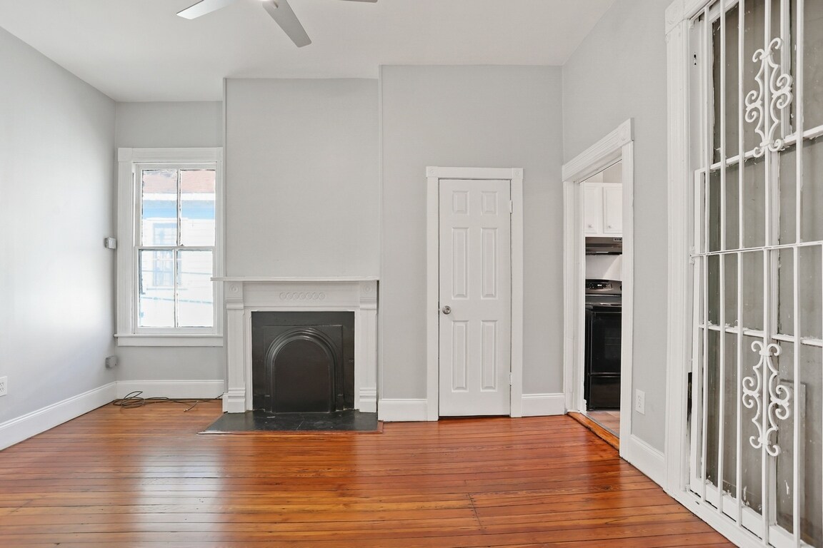 Building Photo - 1112 Barnard St