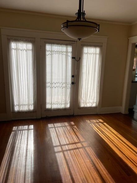 Building Photo - 515 S Indiana St