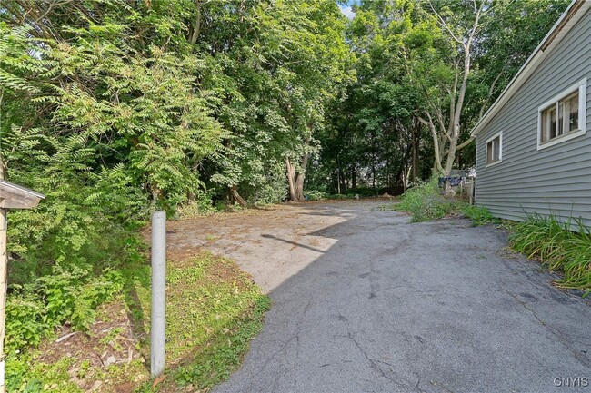 Building Photo - 117 W Schuyler St