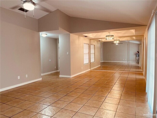 Building Photo - 21 Bluebird Ave