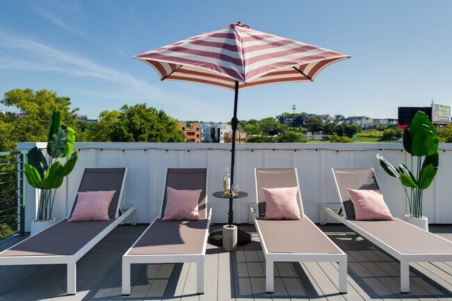 Building Photo - 1405 Napoleon St