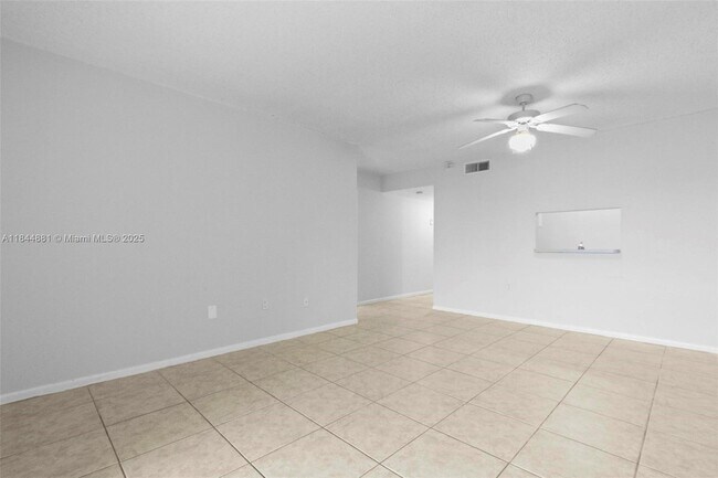 Building Photo - 711 N Pine Island Rd