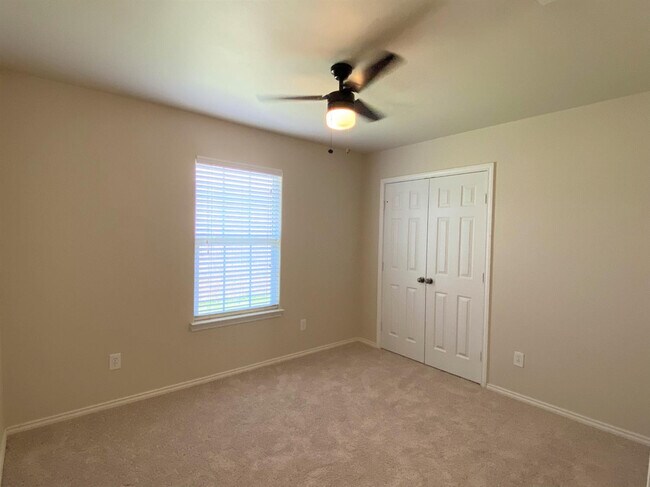 Building Photo - 2011 100th St