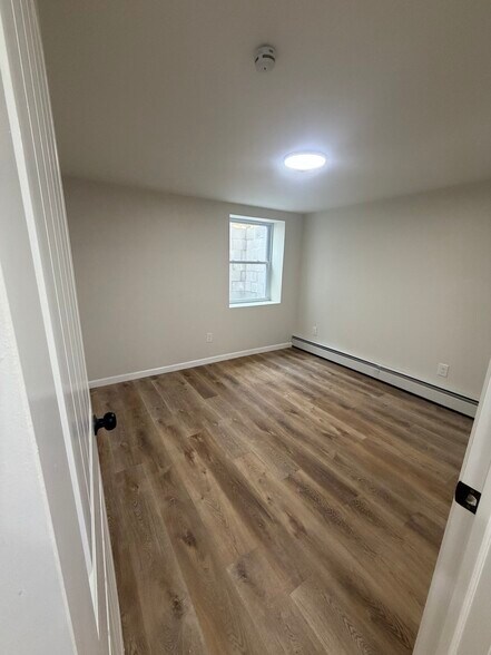 Building Photo - 258 Claywood Dr