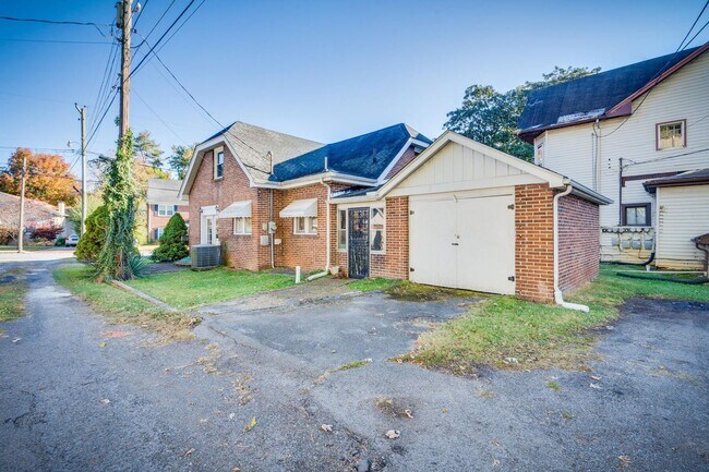 Building Photo - 712 Haynes St