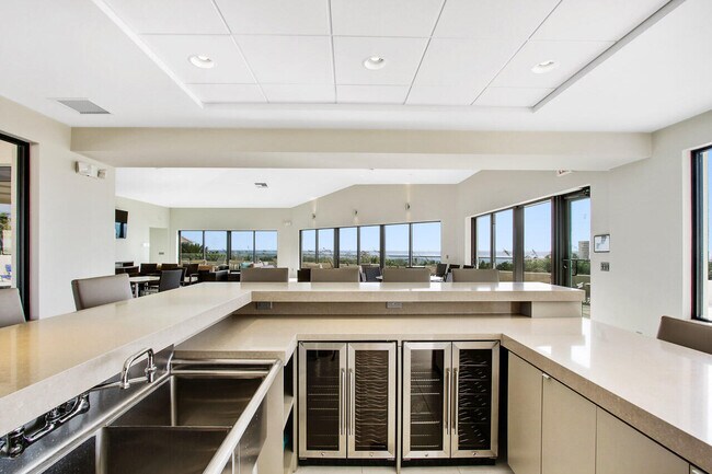 Building Photo - 5540 N Ocean Dr