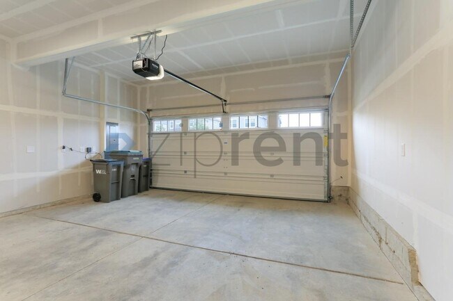 Building Photo - Unit