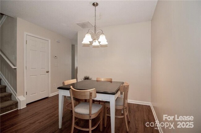 Building Photo - 137 Lynch Cir