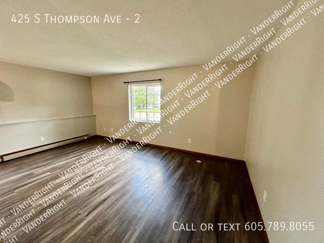 Building Photo - 425 S Thompson Ave