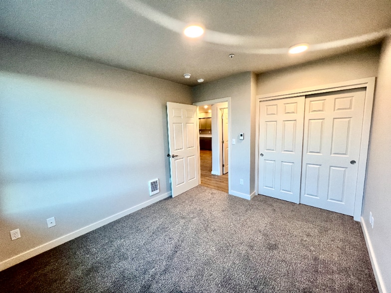 Building Photo - 2330 Yakima Ct