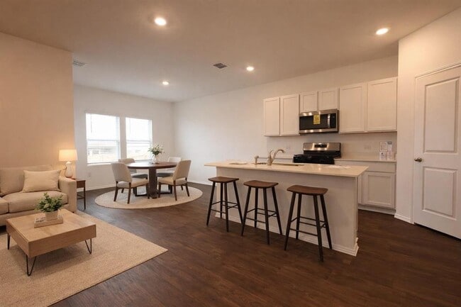 Building Photo - 12306 Bulldogger Bnd