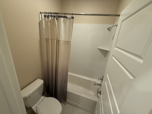 Building Photo - Newer Home in Tthe Northlake Community