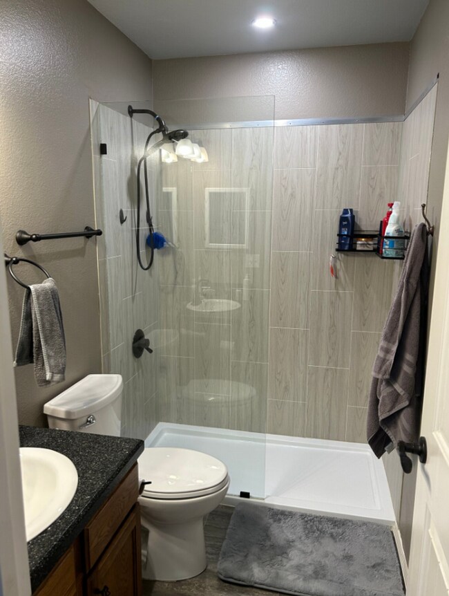 Building Photo - Beautiful Home in Prime Meridian Location