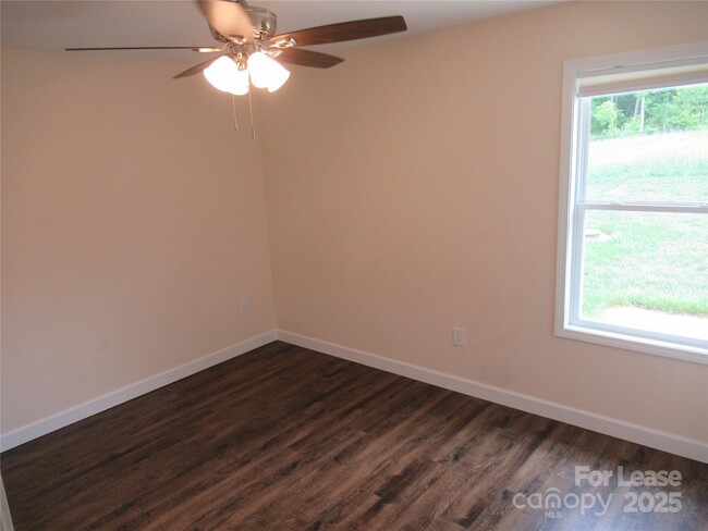Building Photo - 3784 English Oak Dr