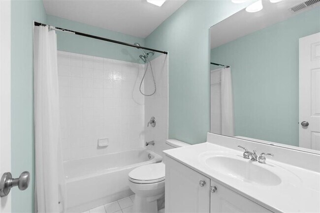 Building Photo - 350 Wembley Cir