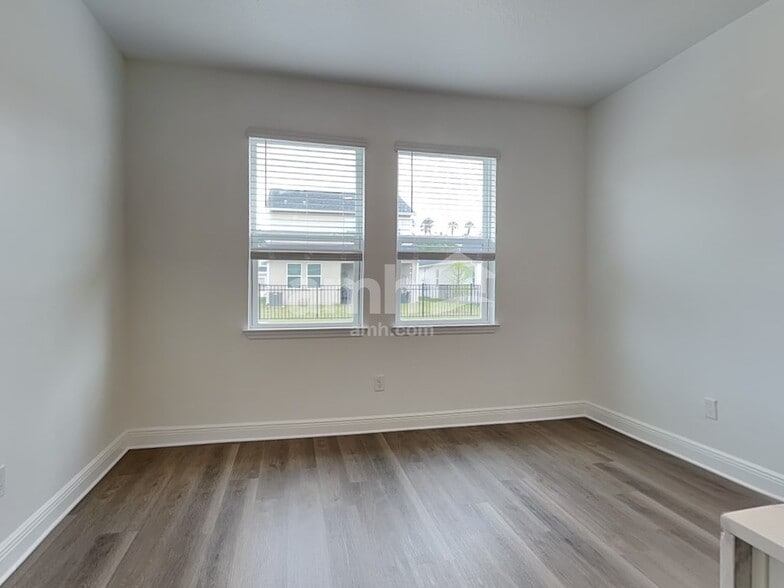 Building Photo - 1526 Blue Nile Pt