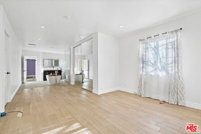 Building Photo - 649 Tufts Ave
