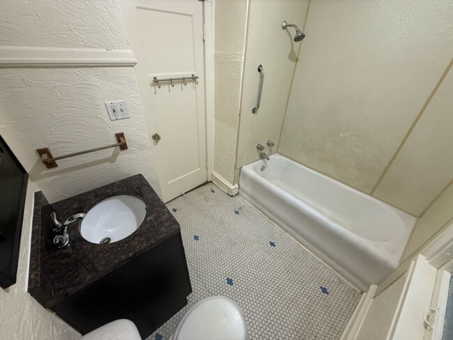 Building Photo - 2628-2630 N 48th St,