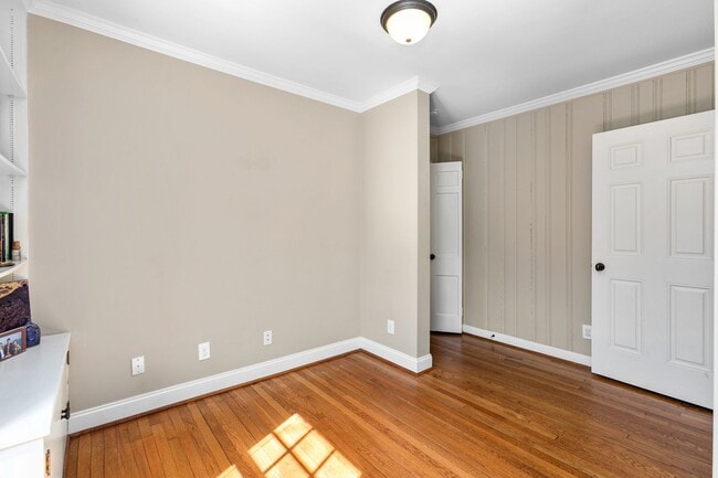 Building Photo - Stunning Irving Park 4 bedroom, 4 bathroom...