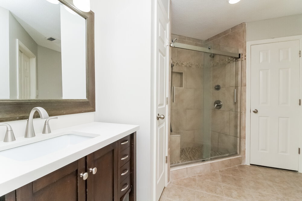 Building Photo - 8432 Creek Front Dr